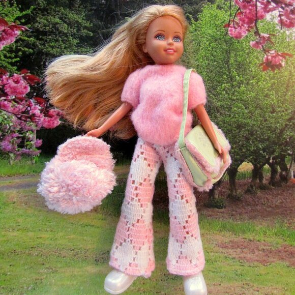 WEE 3 FRIENDS DOLL, STACIE, + CLOTHES: PRETTY SWEATER PANTS BOOTS CAP BAG SKIRT - Picture 3 of 8